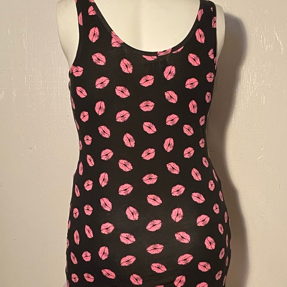 No Boundaries Kisses Tank Top 💋 - Picture 3 of 6